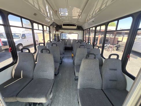 Used 2002 Ford E-450 and Econoline 450 RWD image 3