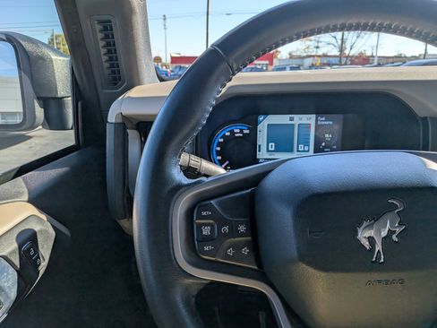 Used 2023 Ford Bronco Wildtrak image 16