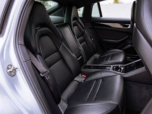 Used 2018 Porsche Panamera 4 image 29