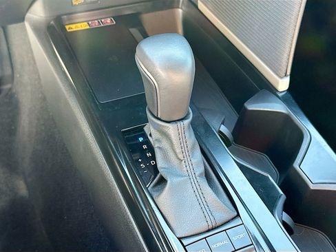 Used 2025 Toyota Camry SE image 24