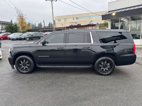 Used 2018 Chevrolet Suburban LT image 2