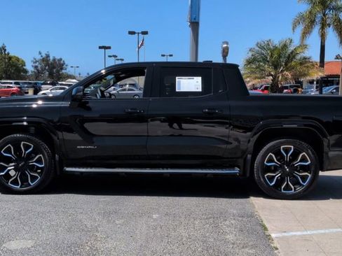 Certified 2025 GMC Sierra EV Denali AWD/4WD image 6