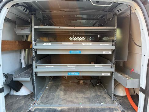 Used 2017 Chevrolet Express 2500 RWD image 9