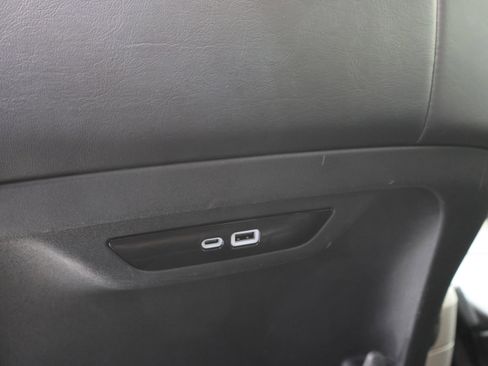 Used 2024 Chrysler Pacifica Touring-L FWD image 37