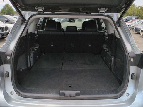 Used 2021 Toyota Highlander XLE FWD image 35