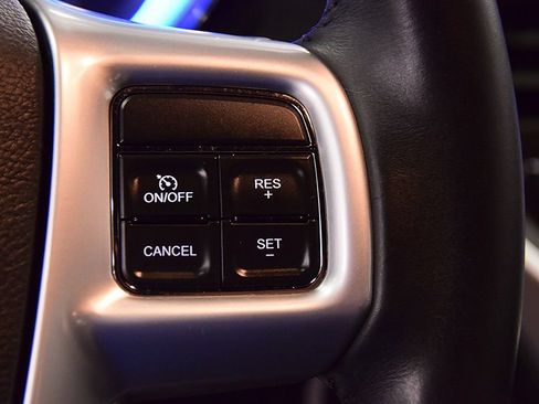 Used 2013 Chrysler 300 RWD image 19