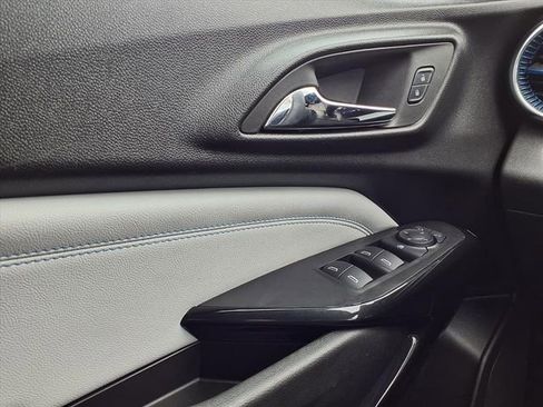 Used 2025 Chevrolet Trax LT image 18