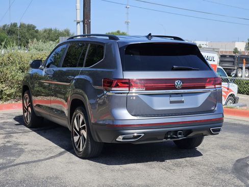 Used 2024 Volkswagen Atlas SE w/ Black Wheel Package FWD image 5