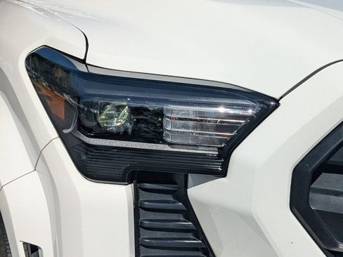 Used 2024 Toyota Tacoma SR AWD/4WD image 11