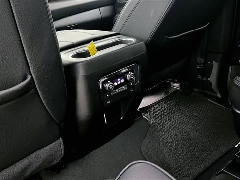 Used 2025 GMC Yukon Denali image 31