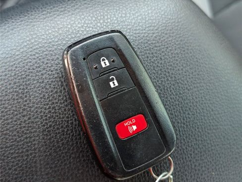 Used 2019 Toyota RAV4 XLE FWD image 31