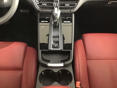 Certified 2026 Porsche Macan AWD/4WD image 23