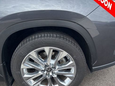 Used 2023 Toyota Highlander Limited image 11