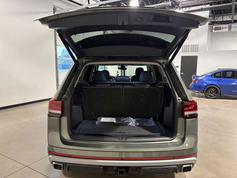 Used 2025 Volkswagen Atlas Peak Edition SE AWD/4WD image 40