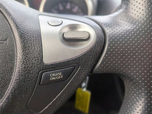 Used 2011 Nissan Juke S image 15