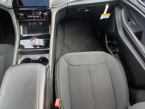 Certified 2025 Jeep Grand Cherokee L Laredo w/ Luxury Tech Group I AWD/4WD image 24