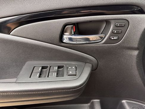 Used 2022 Honda Pilot Touring image 25
