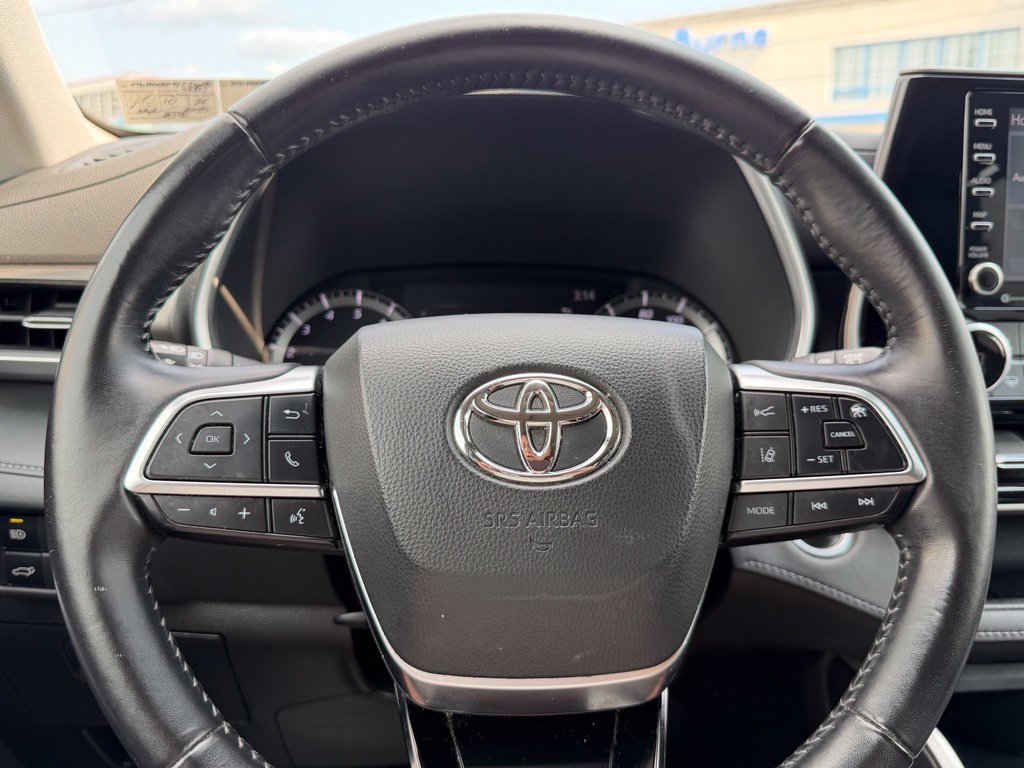 Used 2020 Toyota Highlander XLE AWD/4WD image 6