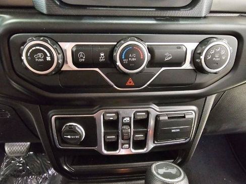 Used 2020 Jeep Wrangler Unlimited Sport S AWD/4WD image 17