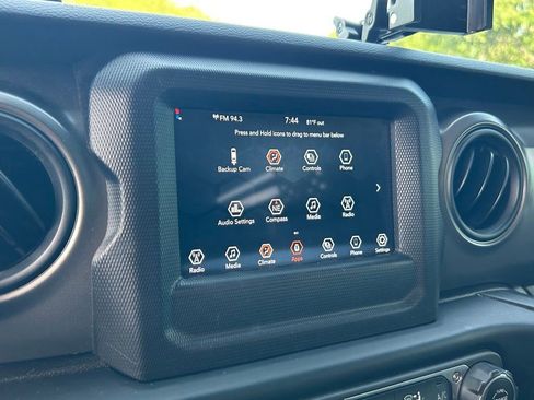 Used 2022 Jeep Wrangler Sport AWD/4WD image 13