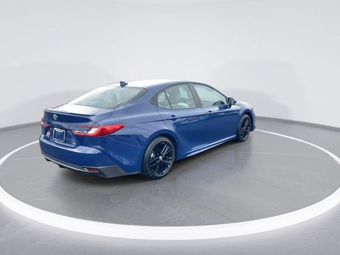 Used 2025 Toyota Camry SE image 8