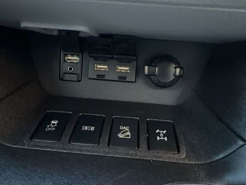 Used 2019 Toyota Highlander XLE image 23