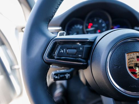 Certified 2026 Porsche Macan image 17