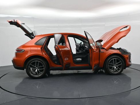 Certified 2024 Porsche Macan AWD/4WD image 23