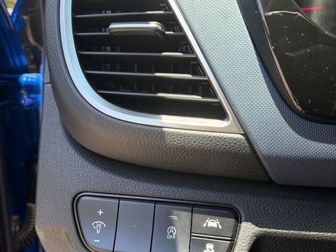 Certified 2023 Kia Seltos S w/ Navigation Package FWD image 17