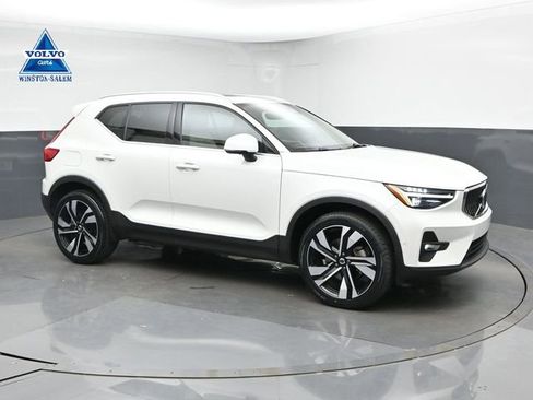 Used 2024 Volvo XC40 B5 Plus w/ Protection Package Premier AWD/4WD image 1