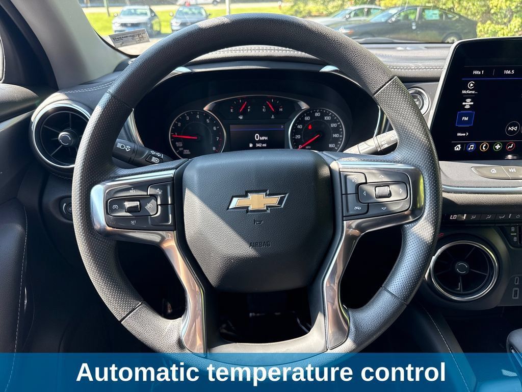 Used 2025 Chevrolet Blazer LT AWD/4WD image 13