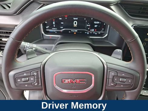 Used 2025 GMC Sierra 1500 AT4 w/ Technology Package AWD/4WD image 5