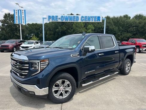 Used 2022 GMC Sierra 1500 SLT AWD/4WD image 2