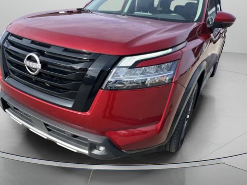 Used 2022 Nissan Pathfinder SL w/ SL Black Package image 3