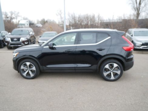 Certified 2025 Volvo XC40 B5 Plus AWD/4WD image 4