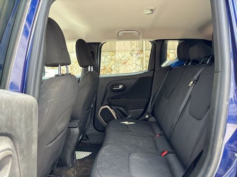 Used 2017 Jeep Renegade Latitude w/ Cold Weather Group image 34