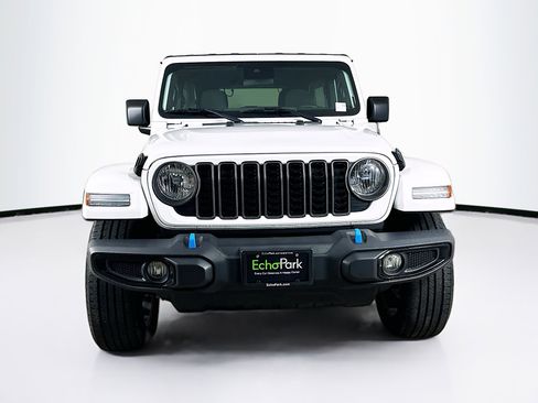 Used 2024 Jeep Wrangler Unlimited w/ Convenience Group AWD/4WD image 2