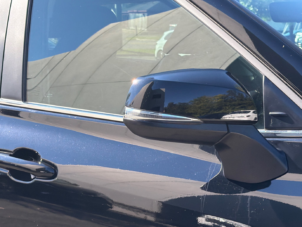 Used 2025 Toyota Highlander XLE AWD/4WD image 9