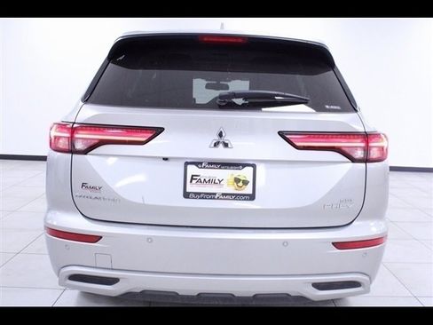 Used 2023 Mitsubishi Outlander SEL image 6