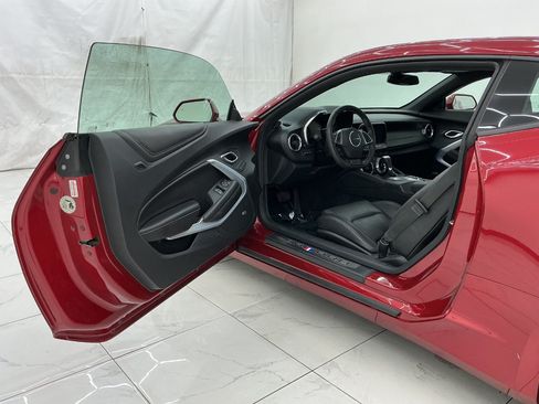 Used 2017 Chevrolet Camaro LT RWD image 16