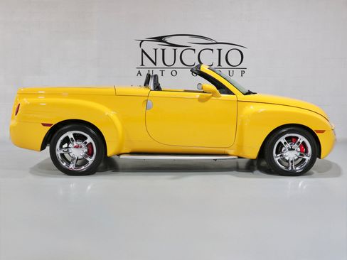 Used 2005 Chevrolet SSR w/ Preferred Equipment Group image 27