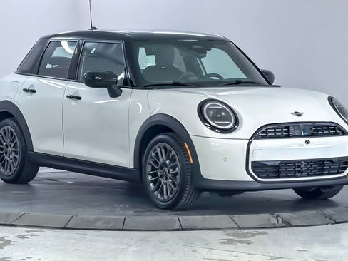 New 2026 MINI Cooper 4-Door Hardtop FWD image 9