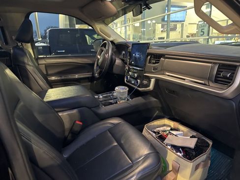 Used 2024 Ford Expedition XLT image 6