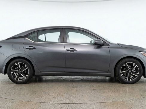 Used 2025 Nissan Sentra SV FWD image 11