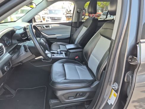 Used 2023 Ford Explorer XLT w/ Equipment Group 202A RWD image 9