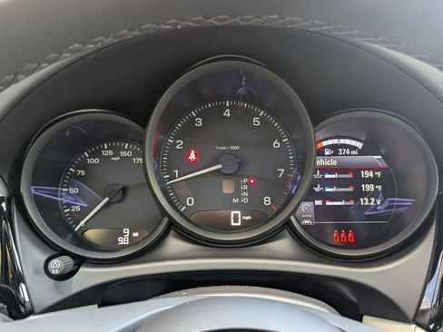 Used 2025 Porsche Macan image 16