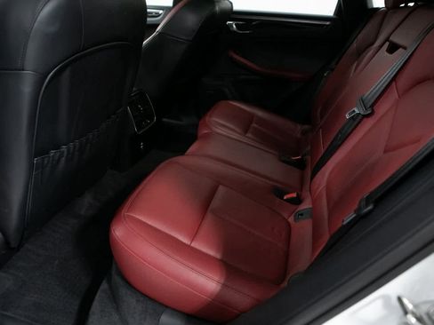 Certified 2024 Porsche Macan image 28