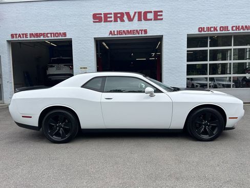 Used 2016 Dodge Challenger SXT RWD image 8