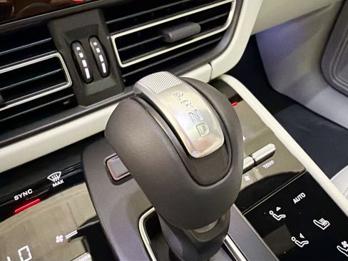 New 2026 Porsche Macan AWD/4WD image 18