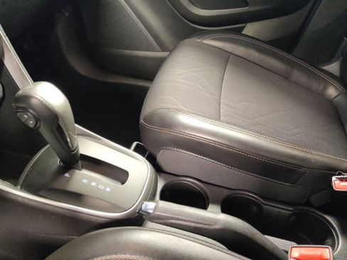 Used 2020 Chevrolet Trax LT w/ LT Convenience Package image 26